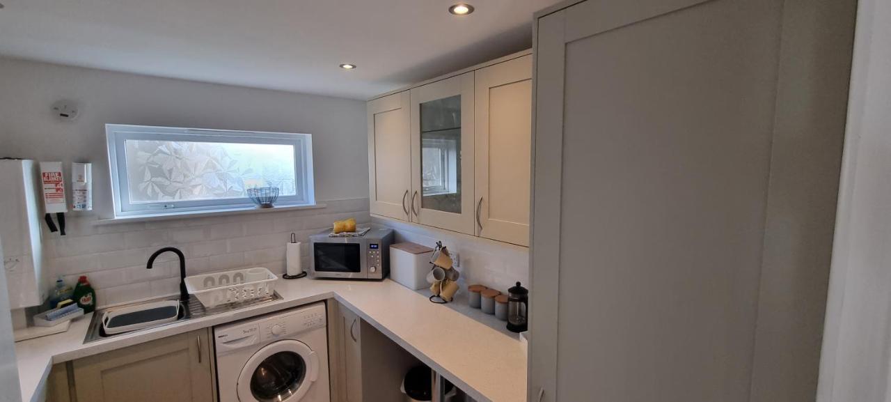 Hightide - 2 Bed With Parking, Balcony & Sea View. Apartment Swanage Exterior foto