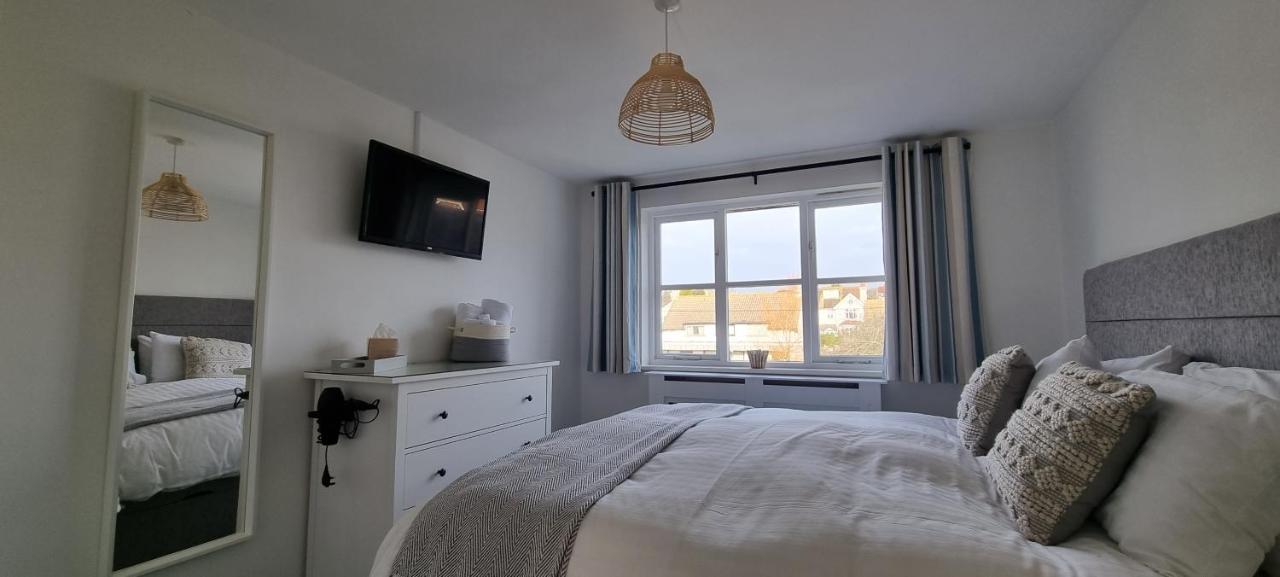 Hightide - 2 Bed With Parking, Balcony & Sea View. Apartment Swanage Exterior foto