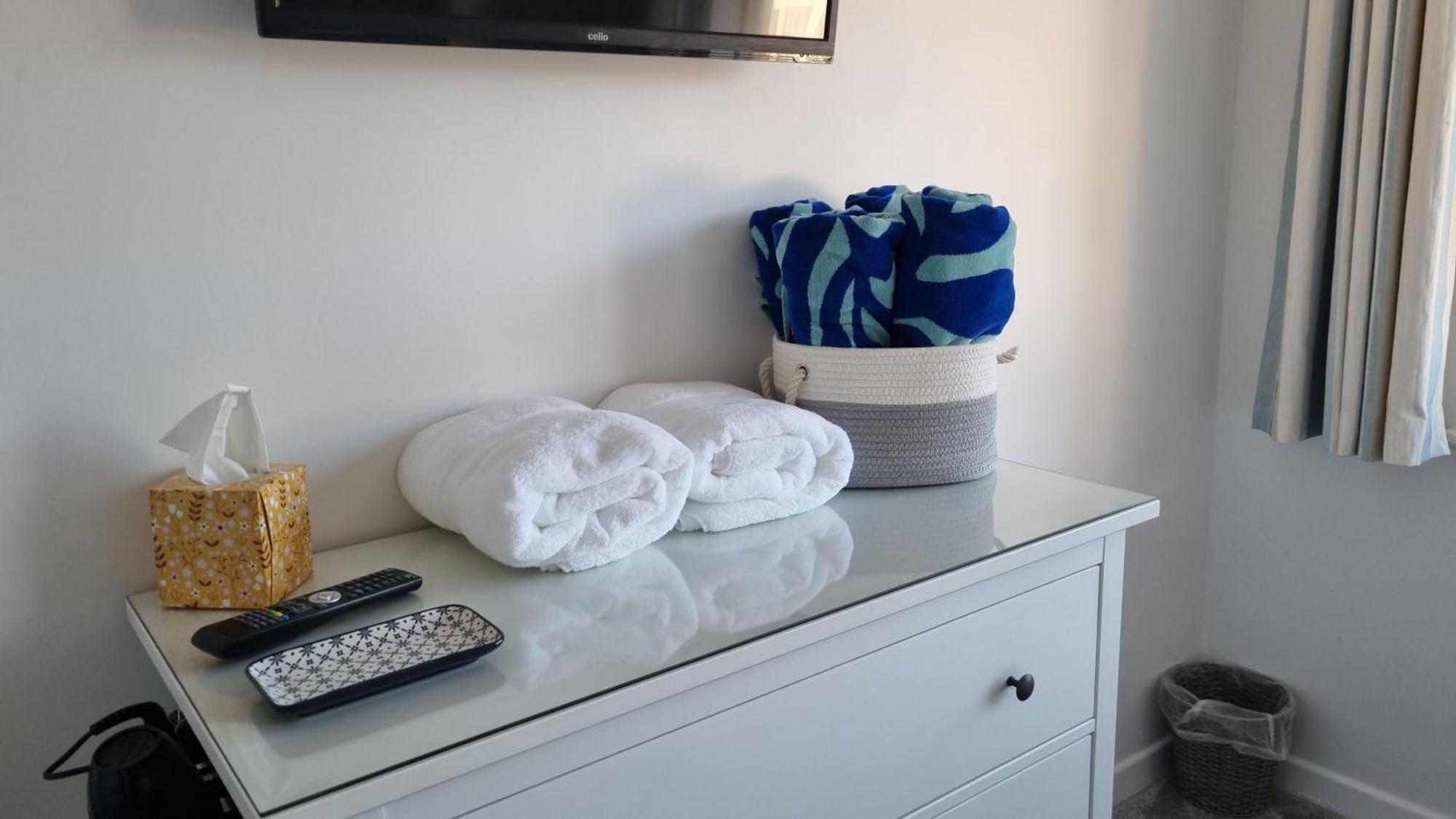 Hightide - 2 Bed With Parking, Balcony & Sea View. Apartment Swanage Exterior foto