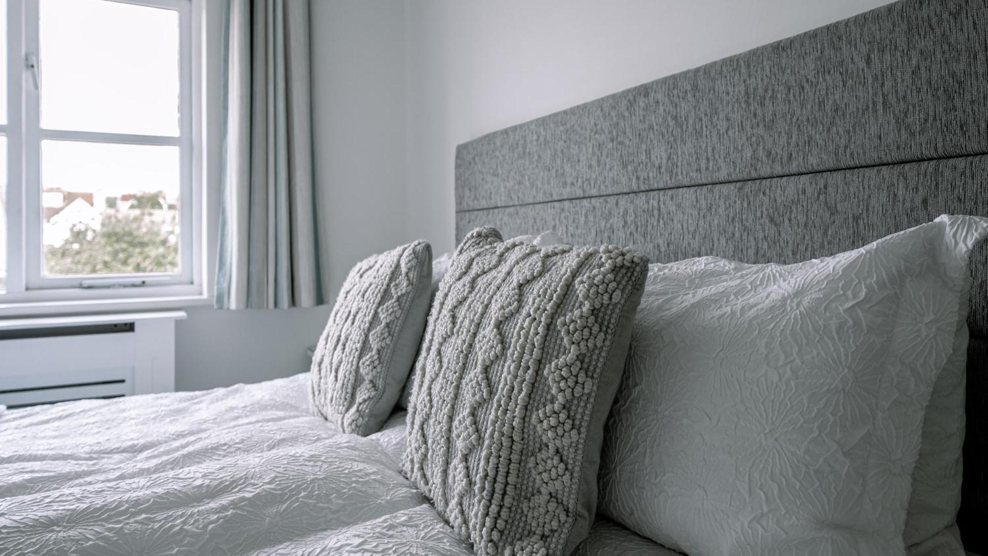 Hightide - 2 Bed With Parking, Balcony & Sea View. Apartment Swanage Exterior foto