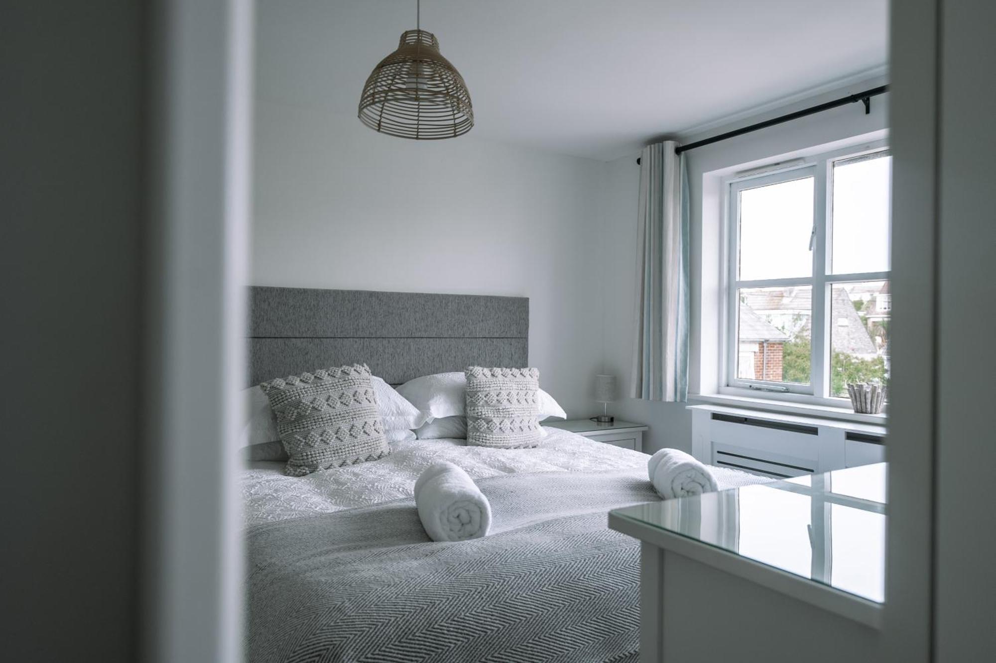 Hightide - 2 Bed With Parking, Balcony & Sea View. Apartment Swanage Exterior foto